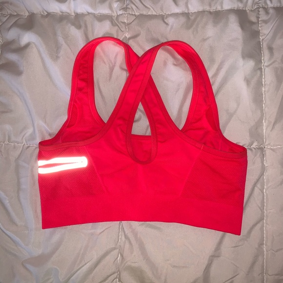Under armor sports bra - Picture 2 of 3